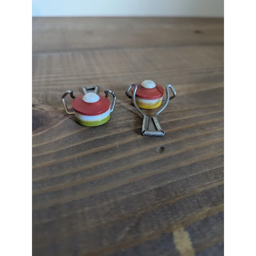 Vtg TRAVCO Swing Top Bottle Stoppers -‎ Made in Hong Kong Set of 2 Green Yellow